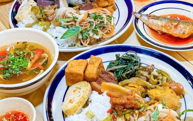 Tiệm Cơm Buffet Mối Tình Đầu