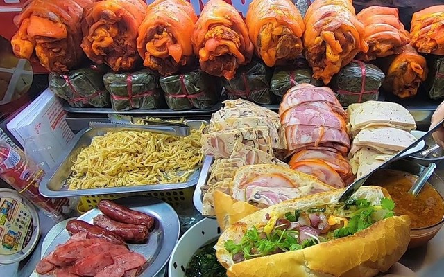 Bánh Mì Sài Gòn Chính Hiệu - 58 Lạch Tray