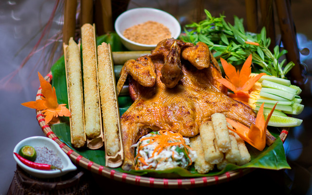 Gà Quay Cơm Lam & Xương Má Hàm Nướng - Phạm Cự Lượng