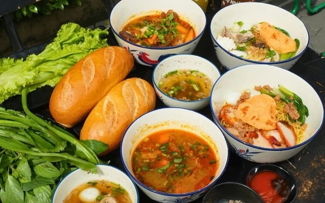 CHAM - Bánh Mì Xíu Mại Chén, Bò Kho & Dimsum