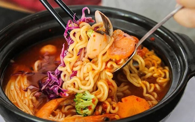 Tiệm Bánh Tráng Basil