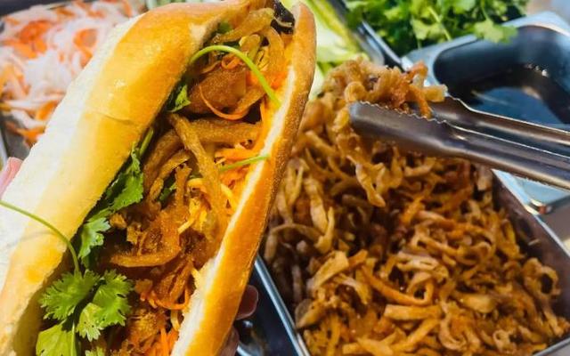 Bánh Mì Thiên - 195 Trần Hưng Đạo