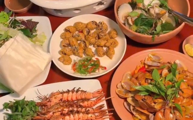 Hoa Tửu Quán - 44 Khuê Mỹ Đông 1