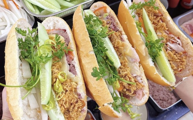 Bánh Mì Hương - Bánh Mì Sài Gòn & Xôi Mặn - 219 Hoàng Minh Thảo