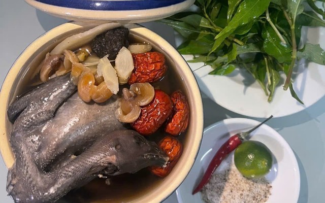 Gà Ác Tiềm Thuốc Bắc Tân Ký