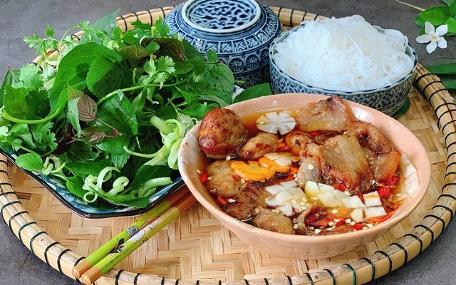 Bún Chả Hà Nội Xưa - 60 Vòng Xuyến Văn Giang