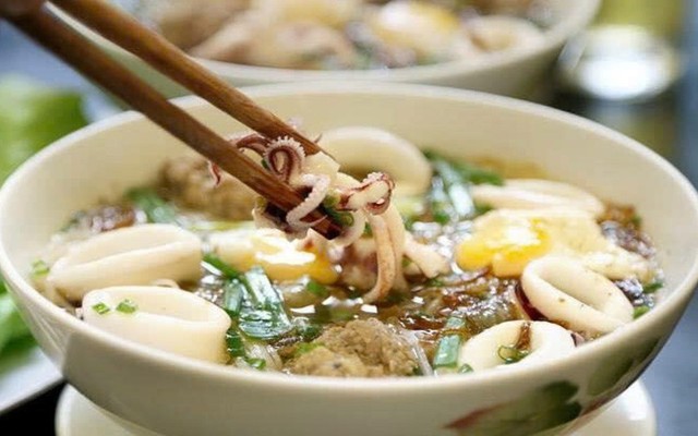 Hủ Tiếu Mực Ông Diệm - Nơ Trang Long