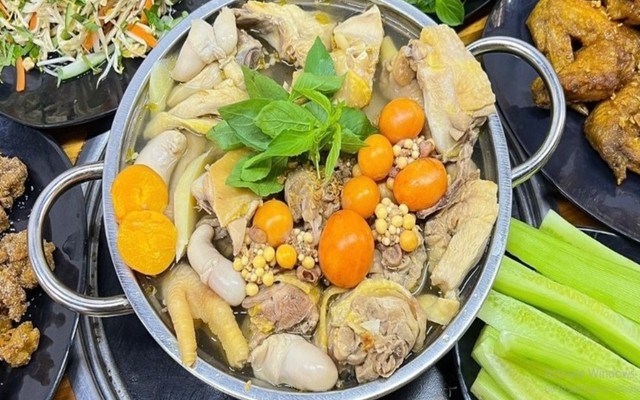 Lẩu Bò Tươi & Lẩu Gà Lá É - Núi Trúc HotPot