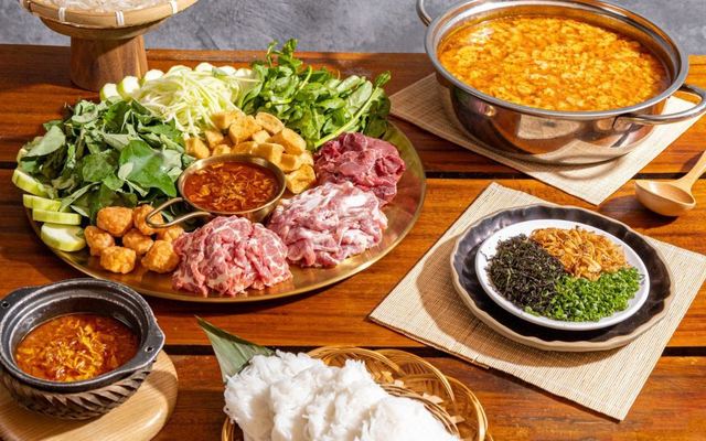 Bia Gõ Quán - Cá Nhám Và Lẩu Tôm Bầu