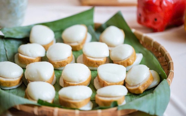 Tiệm Ông Ba - Bánh Dày Kẹp Chả