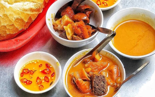 Phá Lấu Bò Cô Trang - 121 Bùi Minh Trực