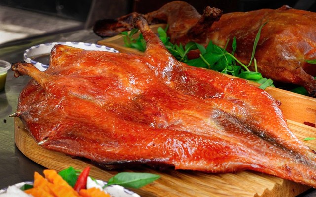 Vịt Quay Tỳ Bà Da Giòn Hưng Phát - Lê Hồng Phong