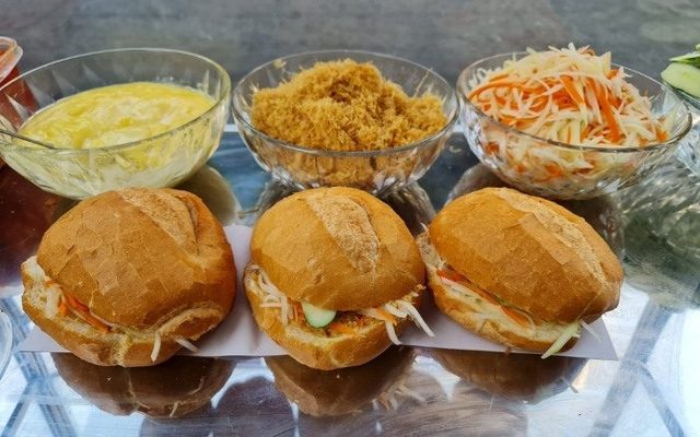 Bánh Mì Gà Tố Nga - 164 Tô Hiến Thành