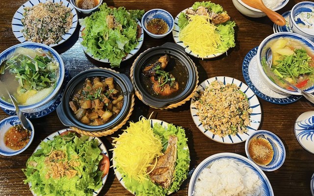 Cơm NộJ - Cơm Quê & Cơm Văn Phòng - 215 Hải Phòng