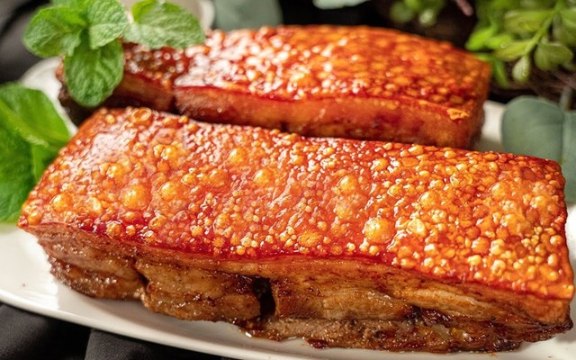 Sườn Nướng Tảng, Heo Quay & Bánh Ướt - Lịch Đợi