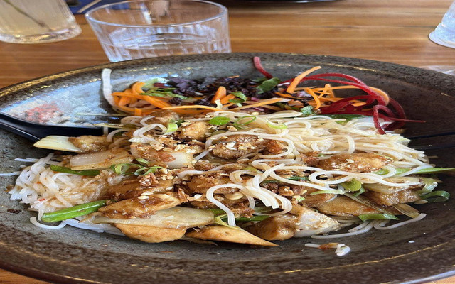 Tiệm Mì Ryu - Mì Tiềm Hồng Sâm Bát Bảo