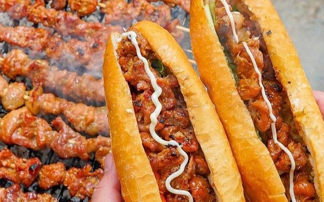 Sạp Hàng Xén - Bánh Mì Thịt Xiên Nướng & Xôi Pate Trứng Ốp