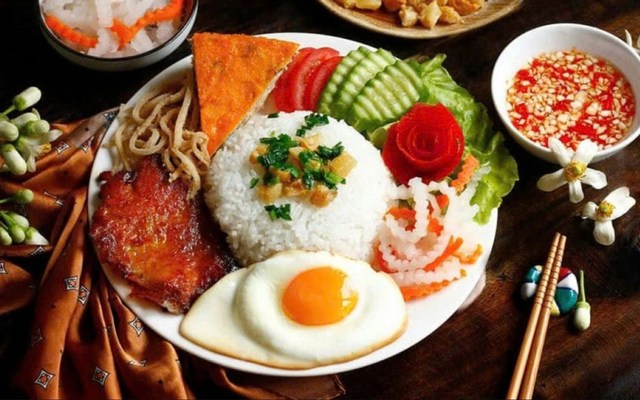 Cơm Sinh Viên Út Duyên - 131 Hoàng Văn Thụ