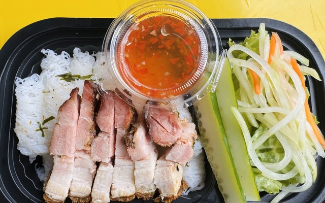 Bánh Mì - Bánh Hỏi Heo Quay Mr. Hưng
