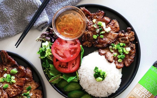 Cơm Phần, Cơm Sườn & Cơm Gà - Tiệm Cơm Văn Phòng 512