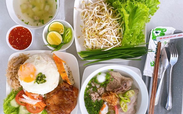 Cơm Sườn Tấm, Phở Và Bánh Mì - Như Quỳnh 2 - Hoà Bình