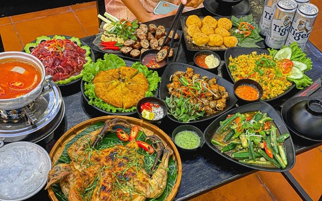 Bia Cỏ Quán - Ngõ 2 Phùng Hưng