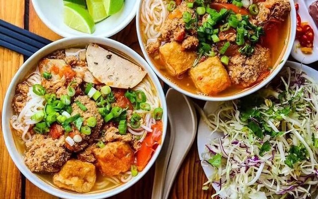 RIÊU CUA NHÀ YẾN - Nguyễn Thị Thập