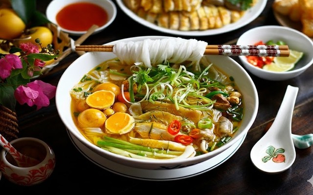 Cơm Gà & Phở Gà Dũng Râu - Vũ Tuân