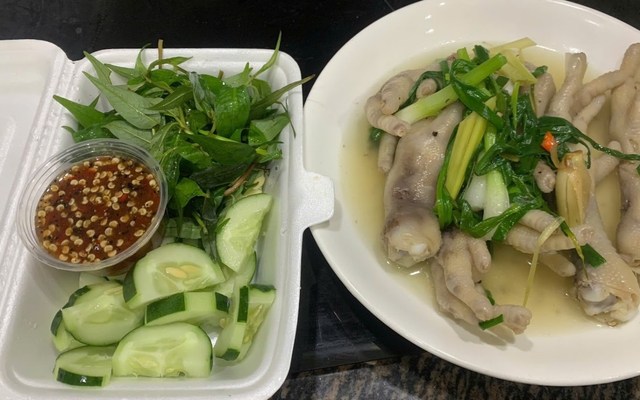 Chân Gà Hấp Hành Cô Châm