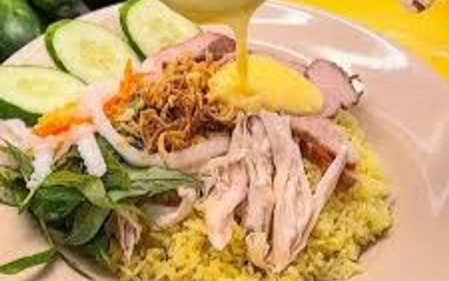 Cơm Gà Ta Xé Sốt Trứng Nha Trang