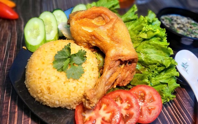 Cơm Gà A. Đạt - 121 Chu Văn An