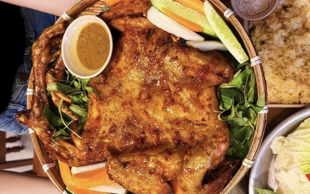 Gà Nướng Cơm Lam Tân Triều - Đồng Khởi