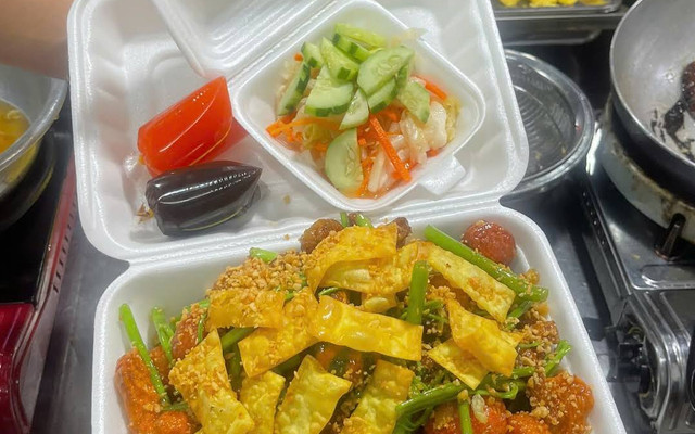 Ăn Vặt Ngân - Thân Nhân Trung