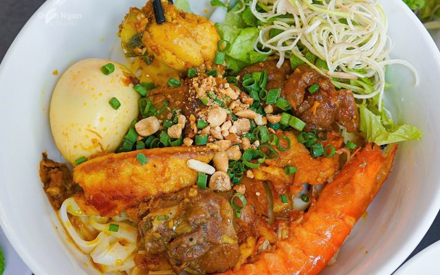 Lucky Quán - Mỳ Quảng Gà & Mì Thịt Xíu