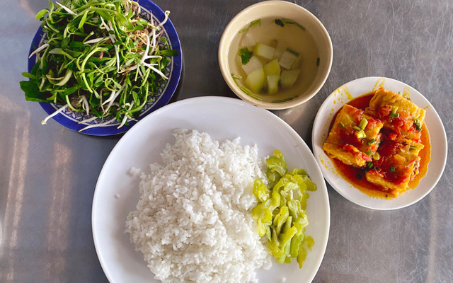 Quán Cơm Cô Bảy - Cơm Phần, Cơm Văn Phòng & Bò Kho - 182 Trần Ngọc Lên
