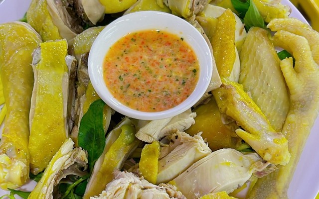 CHÁO GÀ ĐÊM QUY NHƠN - GỎI, CHÂN GÀ & LÒNG GÀ TRỨNG NON