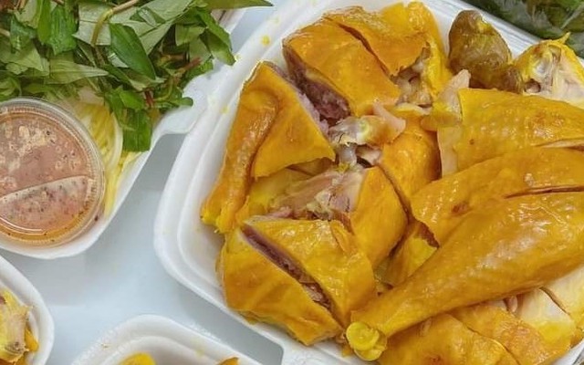 Gà Ủ Muối Nướng & Chân Gà Sốt Thái V.I.P Food