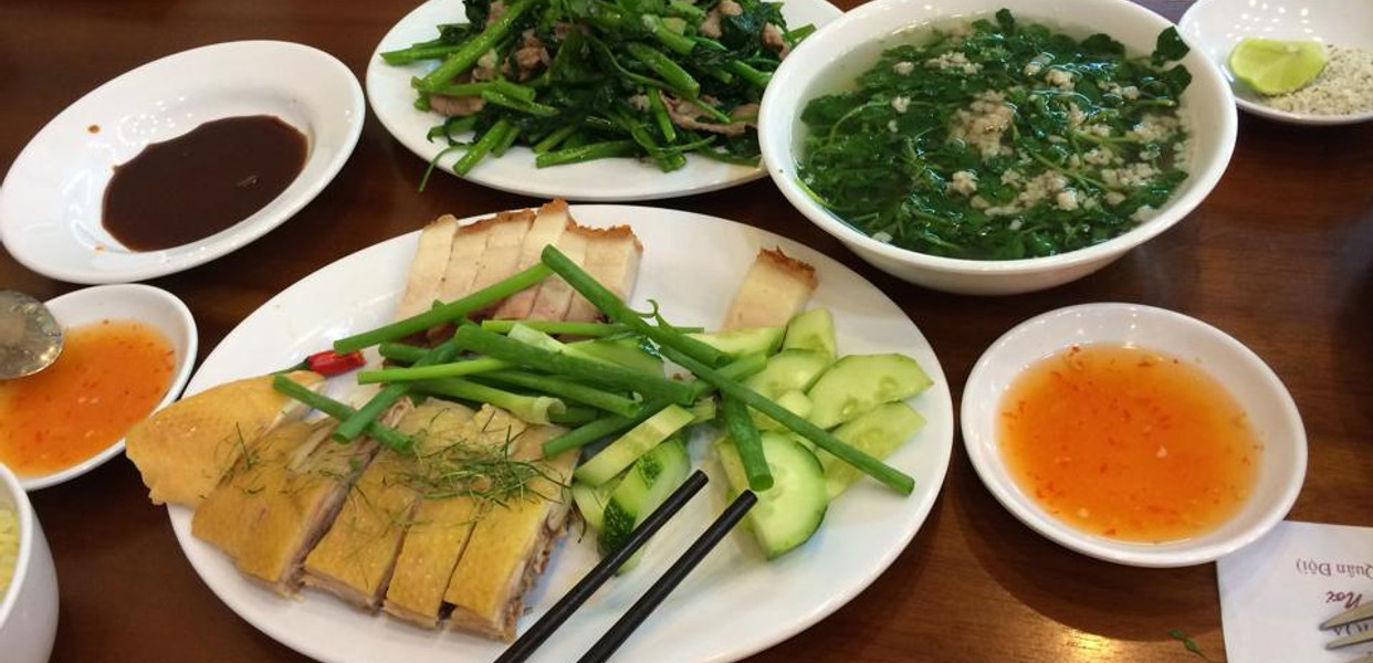 CƠM GÀ HỒNG PHÁT TRÊN ĐƯỜNG PHẠM THẾ HIỂN CHUYÊN PHỤC VỤ GÀ QUAY HẤP DẪN