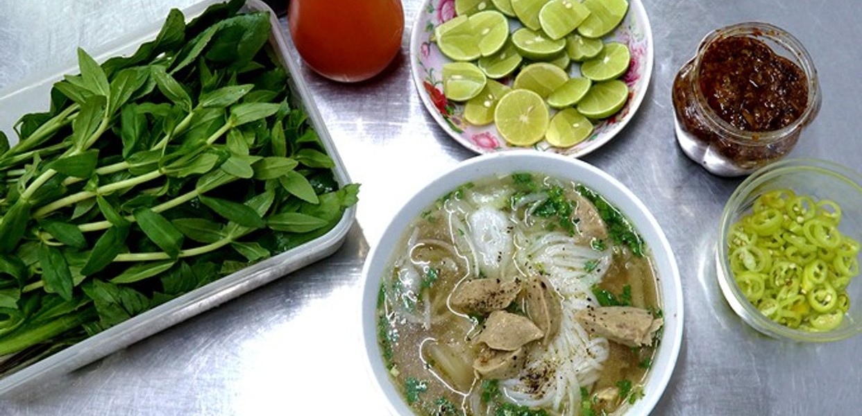 THỰC ĐƠN PHONG PHÚ VỚI TÔ PHỞ NÓNG HỔI TẠI QUÁN ANH KỲ ĐỒNG