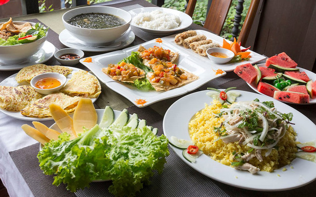 Nhà Hàng Xưa Và Nay - Before And Now