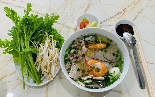 Hủ Tíu Nam Vang Quỳnh Anh - Lê Văn Sỹ