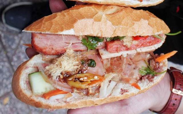Bánh Mì Heo Quay A Nhiều - Phạm Hùng