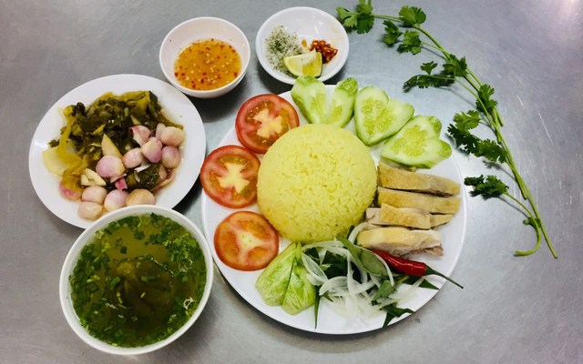 Cơm Gà Tam Kỳ Hồng Nga - Bàu Cát