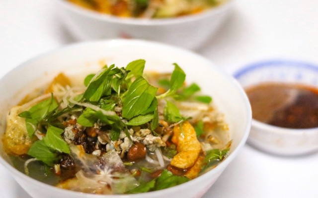 Cơm Hến Hồng Thủy