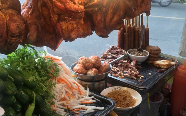Hùng Ký - Bánh Mì Heo Quay -Nơ Trang Long