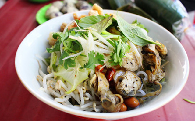 Rất Huế Hà Loan - Bánh Canh Cá Lóc & Chả Tôm - Tân Sơn Nhì