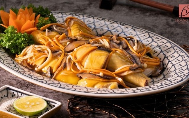 Hoàng Yến Vietnamese Cuisine - Hồ Bán Nguyệt