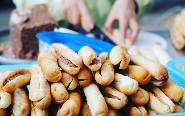 Huyền - Bánh Mì Cay, Chè Thái & Sữa Đậu Nành