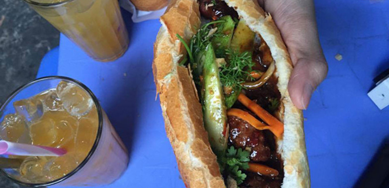 BÁNH MÌ THỊT NƯỚNG GẦN ĐÂY TẠI ĐÀ NẴNG VỚI HAI ĐIỂM BÁN ĐÔNG KHÁCH MỖI CHIỀU