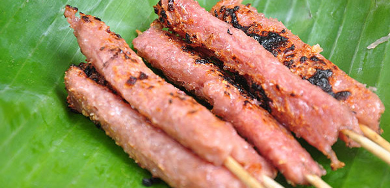 Em Thúy - Nem Chua Nướng